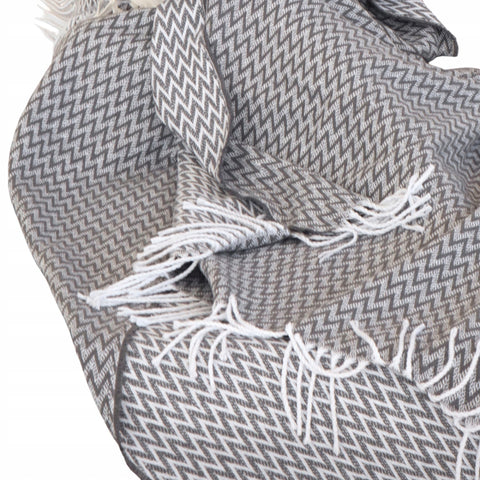 Cotton Blanket Grey and White Chevron 140x200 cm for Everyday Comfort
