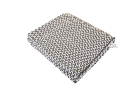 Cotton Blanket Grey and White Chevron 140x200 cm for Everyday Comfort